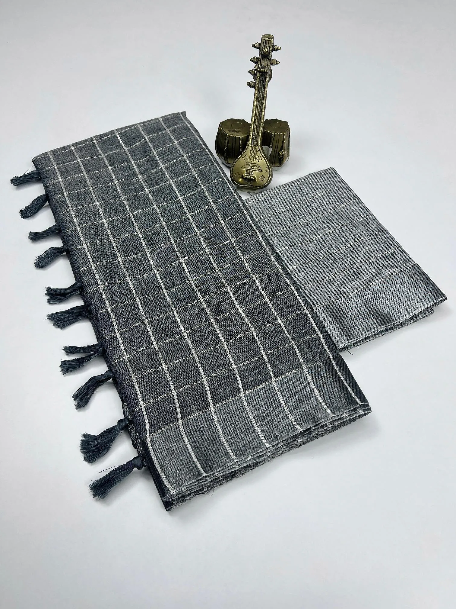 Scwt Linen a Linen Woven Tassel Daily Wear Saree Collection