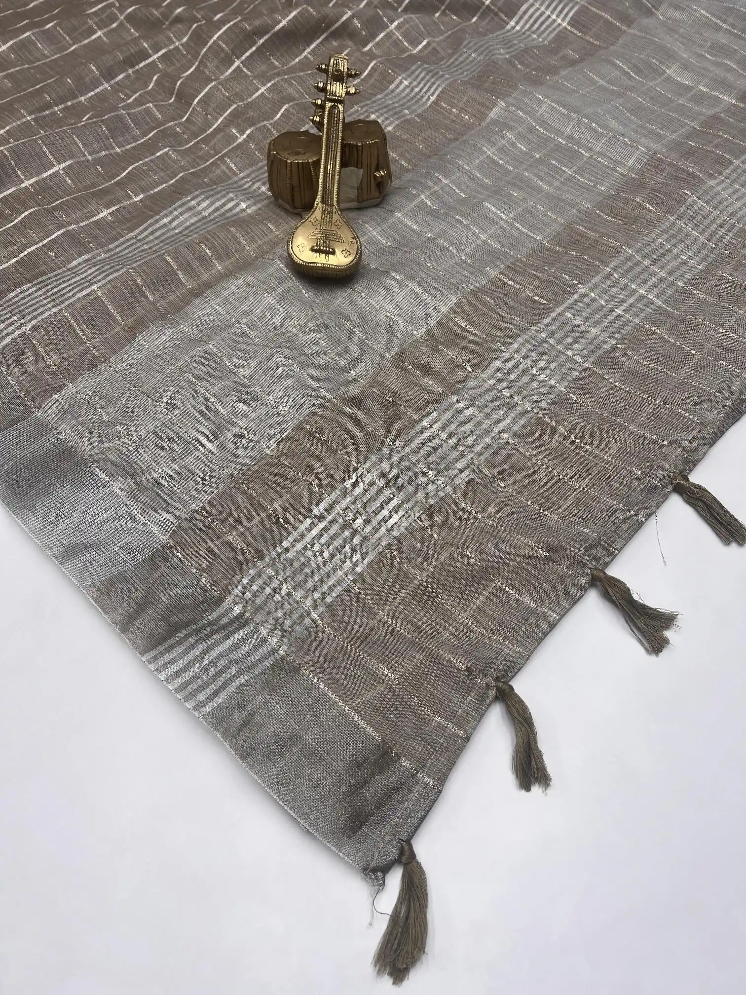 Scwt Linen a Linen Woven Tassel Daily Wear Saree Collection - Image 3