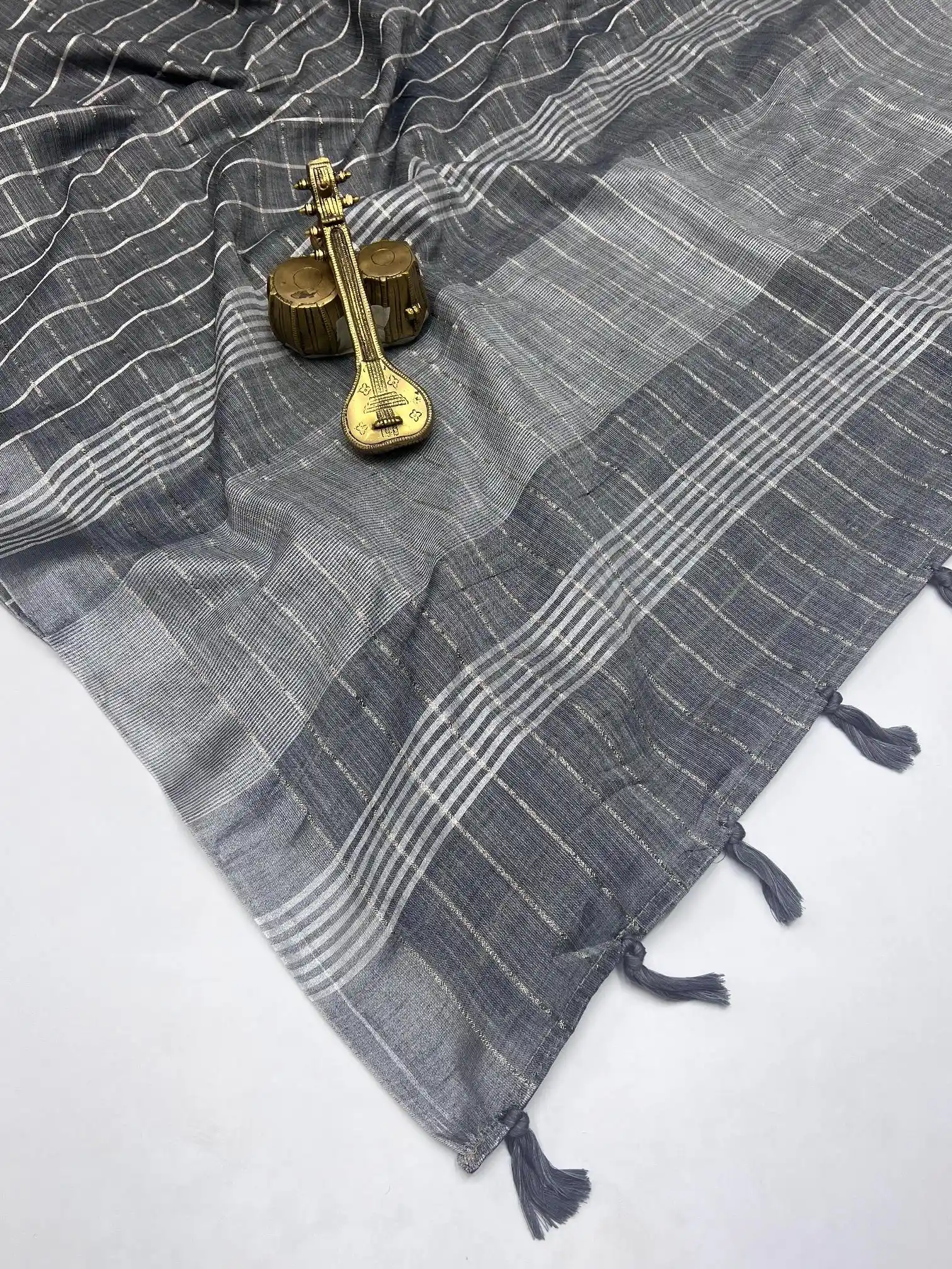 Scwt Linen a Linen Woven Tassel Daily Wear Saree Collection - Image 7