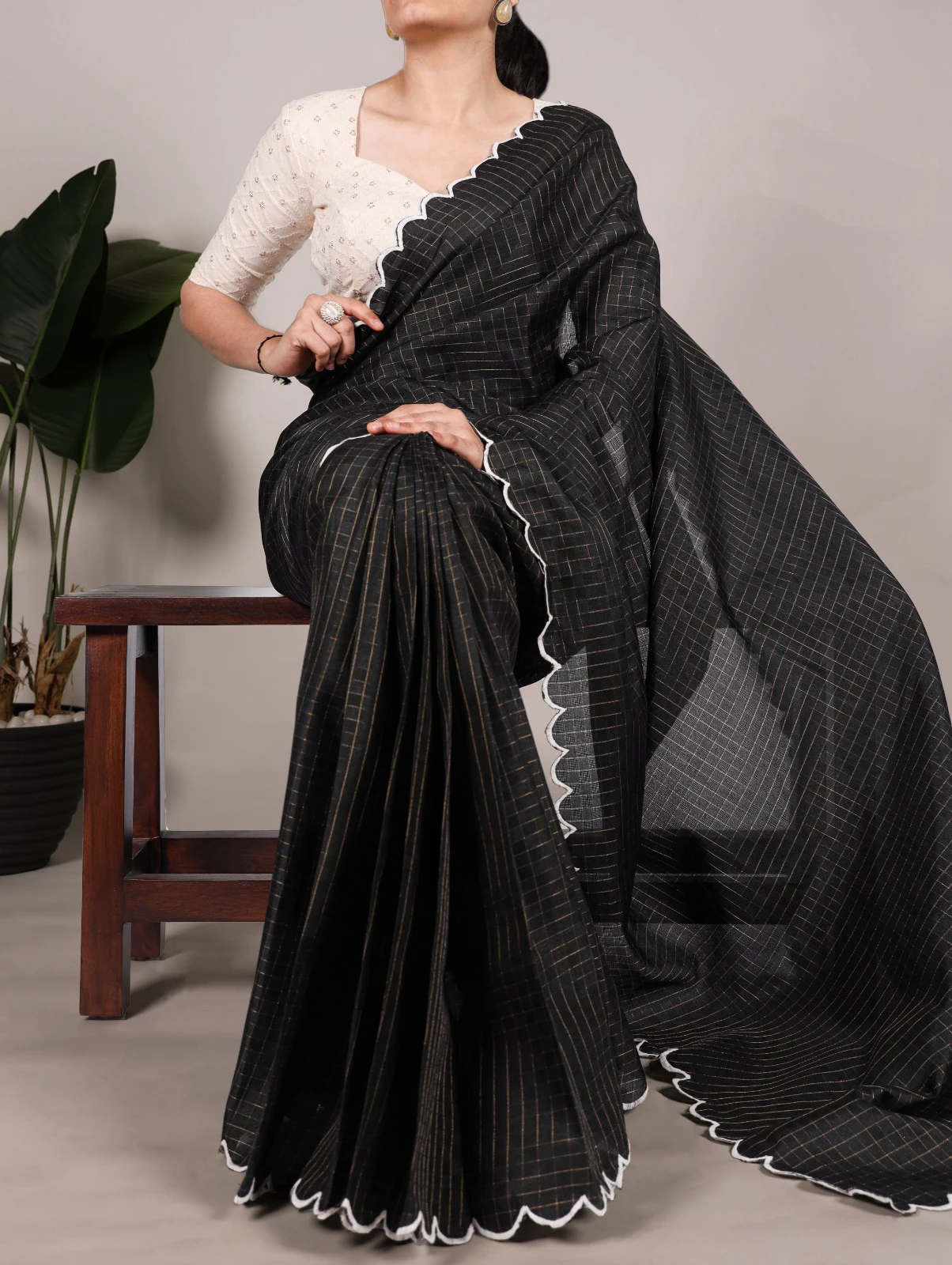 Taraa L 7105 Gadhwal Chex Arca Worked Fancy Saree Collection - Image 2
