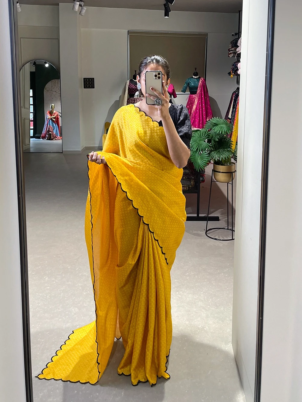 Taraa L 7105 Gadhwal Chex Arca Worked Fancy Saree Collection - Image 5