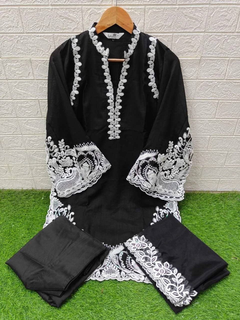 Laxuria Trendz D No 1588 - Image 6