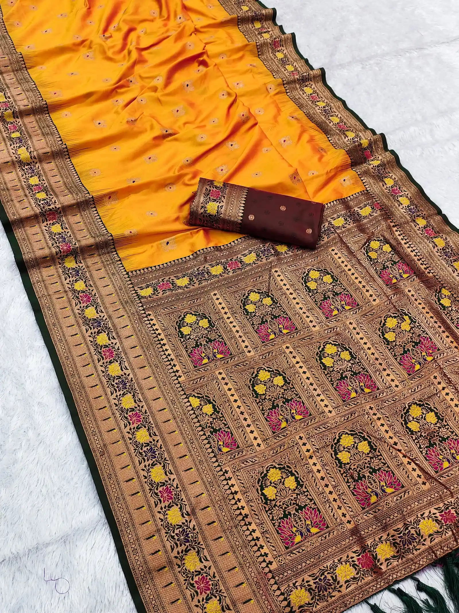 Mb 18 Ajanta Lotus Floral Motifs Paithani Silk Saree Collection - Image 10