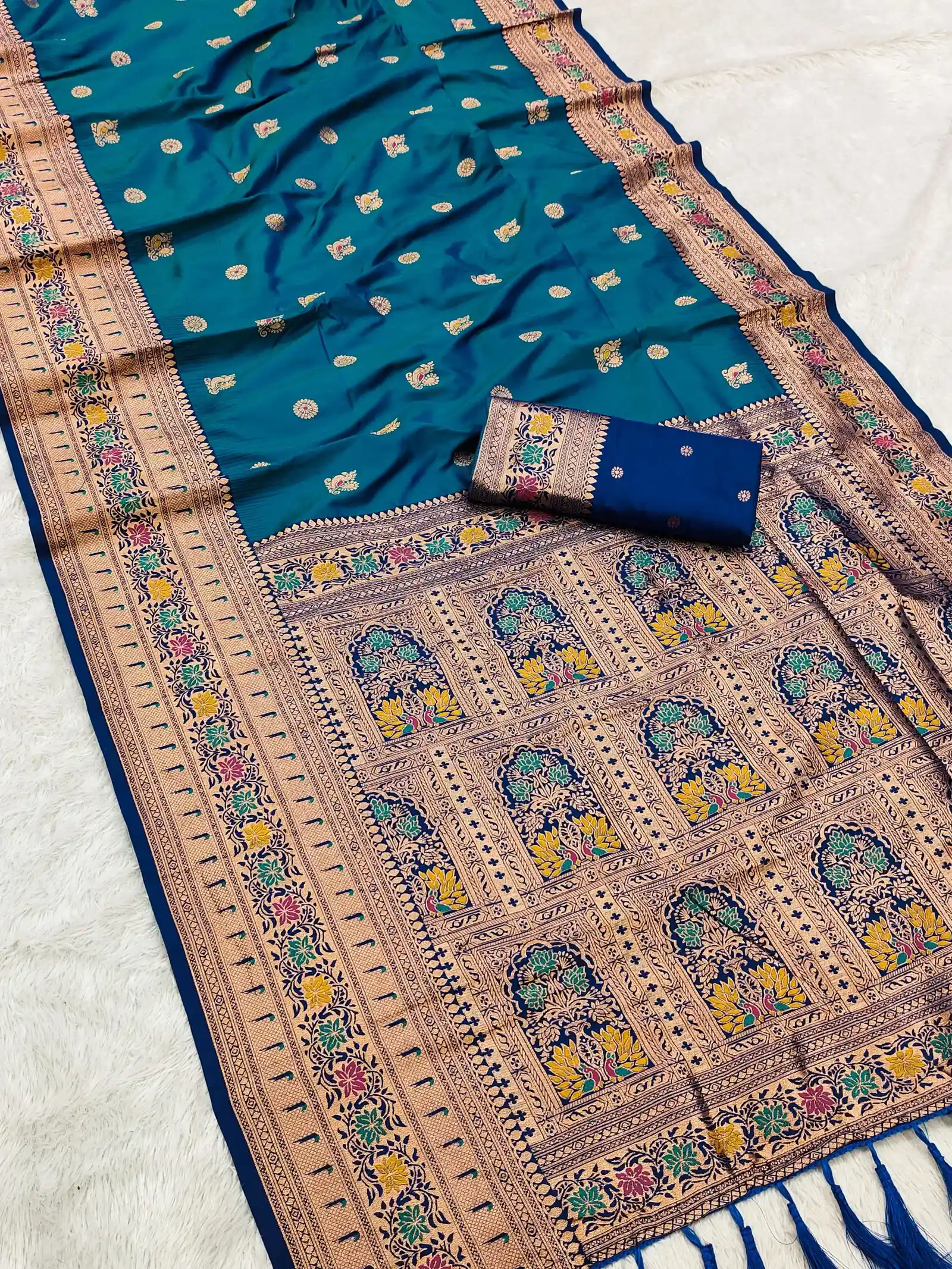 Mb 18 Ajanta Lotus Floral Motifs Paithani Silk Saree Collection - Image 11