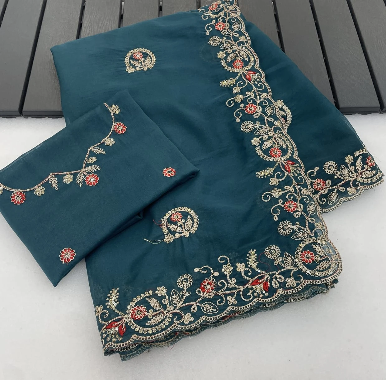 Vt 832 T Georgette Silk with Thread Coding Embroidery Worked Saree Collection - Image 6