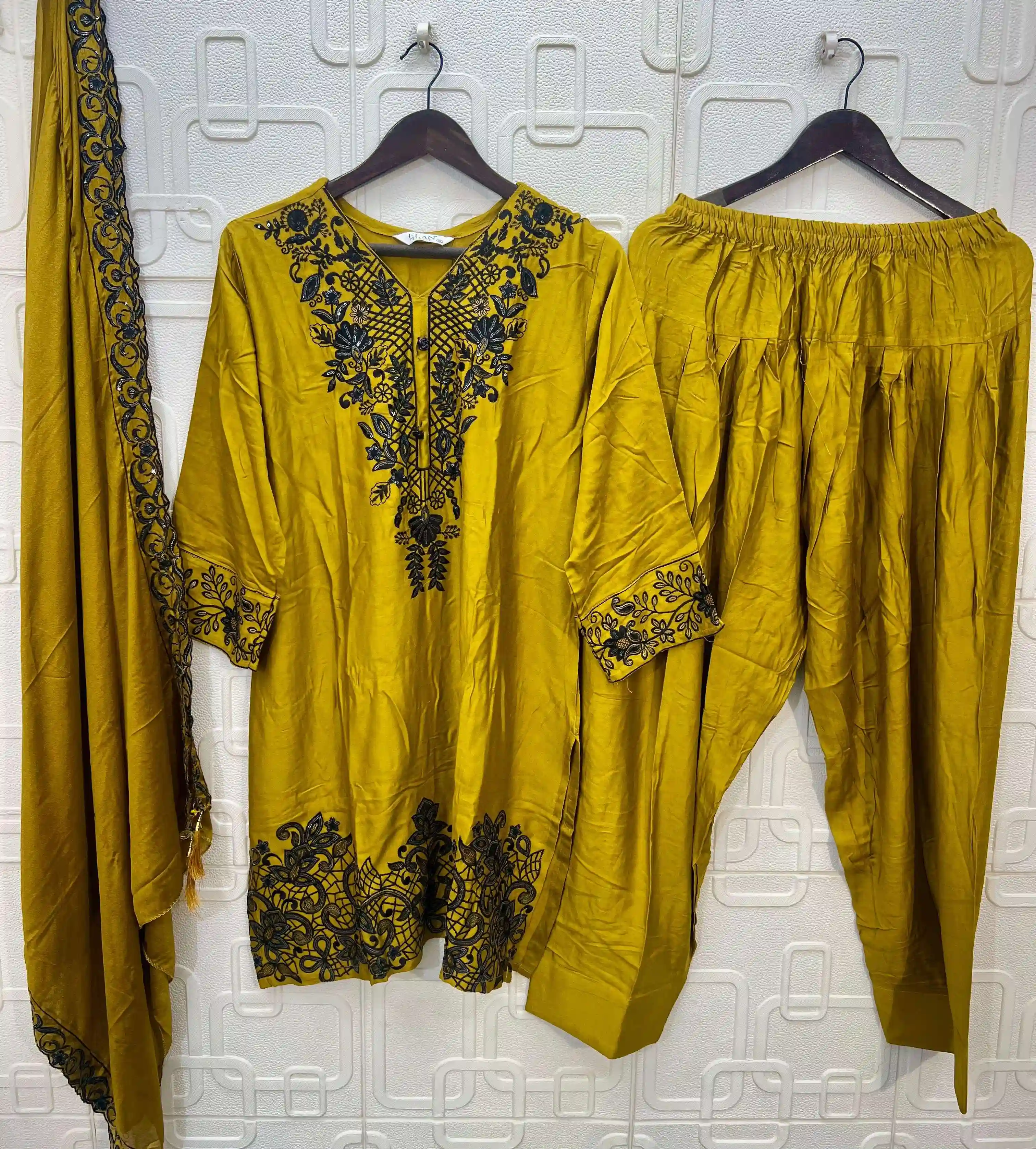E 57 - Readymade Dress 3