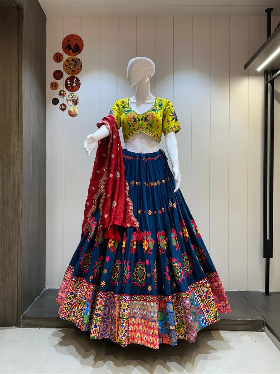 Popat Lehenga Choli With Heavy Vintage And Gamthi Border 3