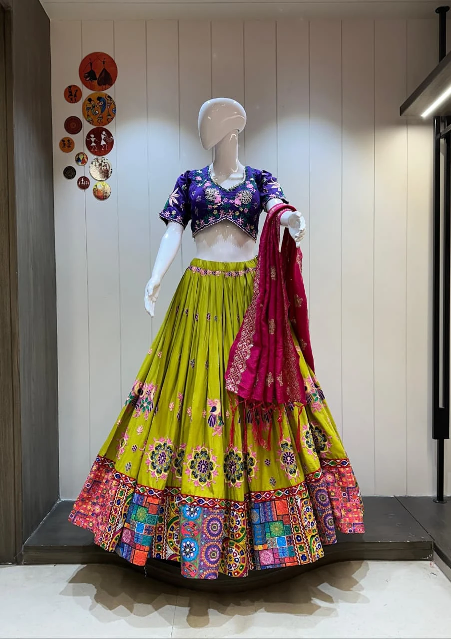 Popat Lehenga Choli With Heavy Vintage And Gamthi Border 5