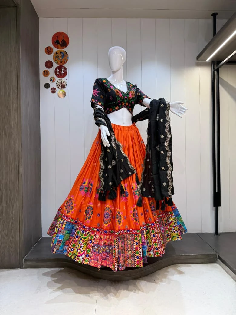 Popat Lehenga Choli With Heavy Vintage And Gamthi Border 6