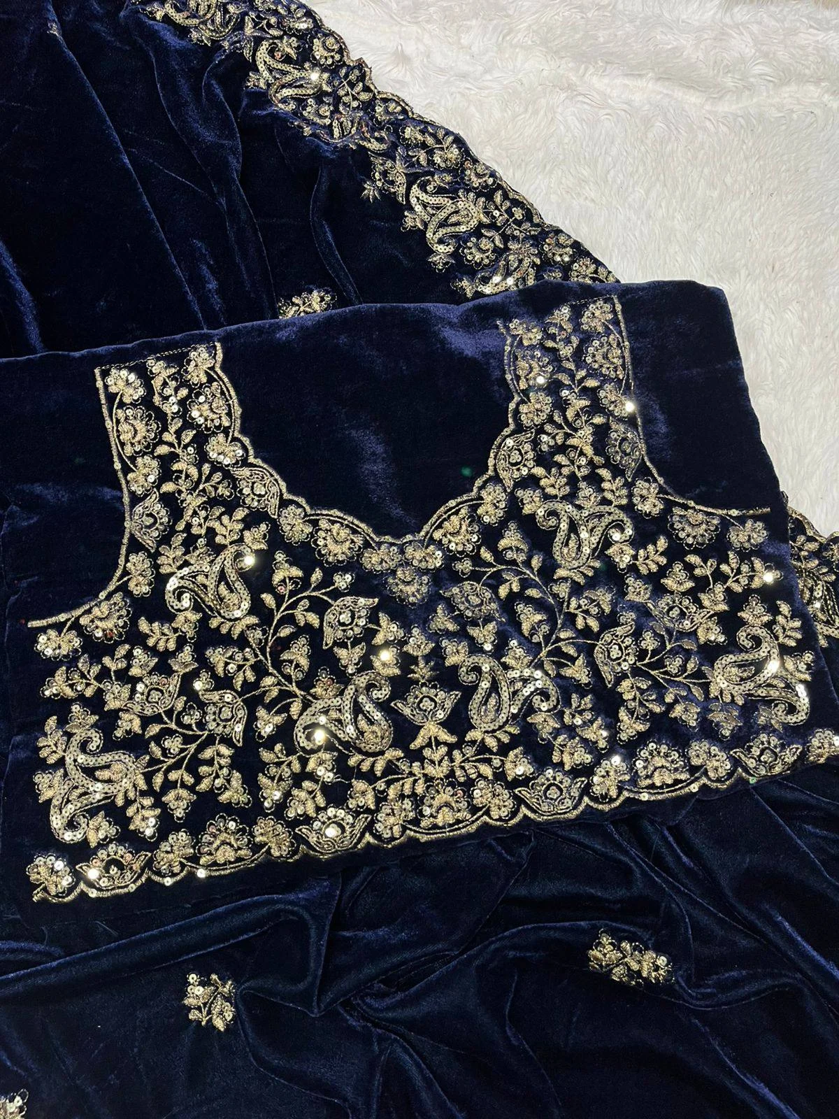 Vinayak Wholesale 9000 Velvet  Saree With Sequin And Jari Thread Embroidery 5