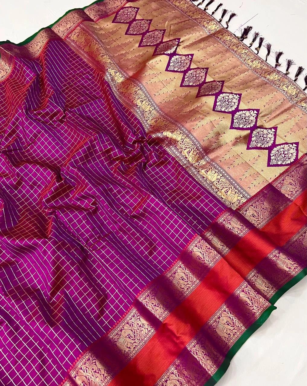 Vinayak Wholesale Madhuri Chex Soft Kanjivaram Silk Saree With Zari Weaving 4