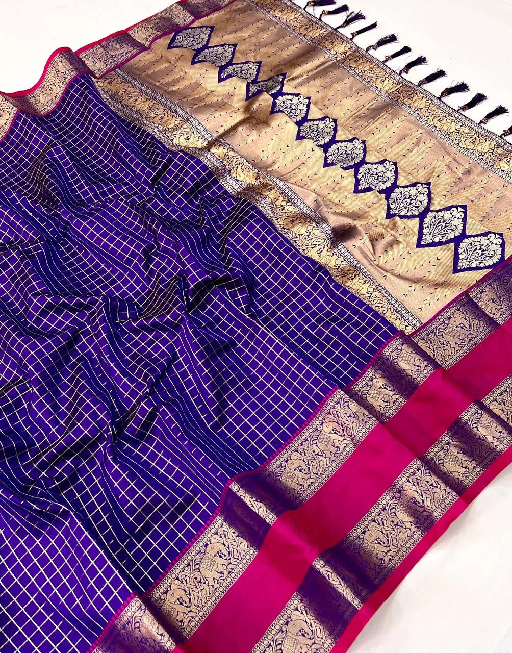 Vinayak Wholesale Madhuri Chex Soft Kanjivaram Silk Saree With Zari Weaving 8