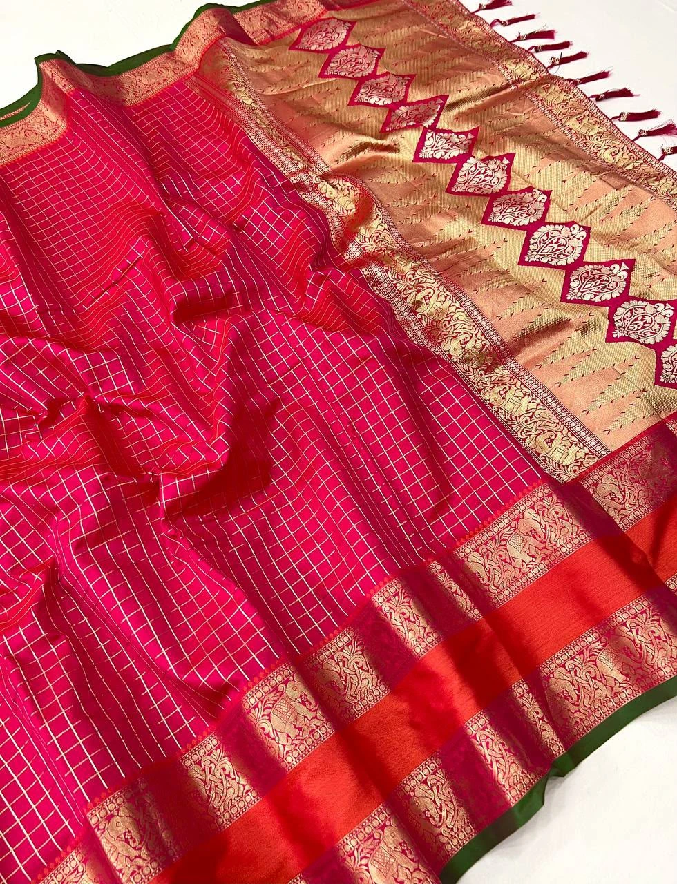 Vinayak Wholesale Madhuri Chex Soft Kanjivaram Silk Saree With Zari Weaving 9